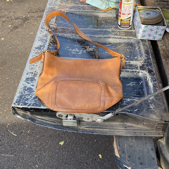 A beige Coach crossbody bag leather - Picture 2 of 5